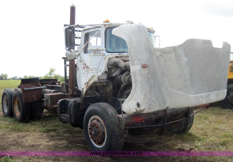 image for item 3166 1978 Mack semi truck