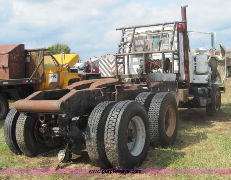 image for item 3166 1978 Mack semi truck