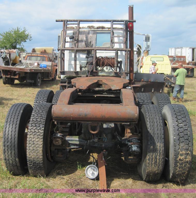 image for item 3166 1978 Mack semi truck