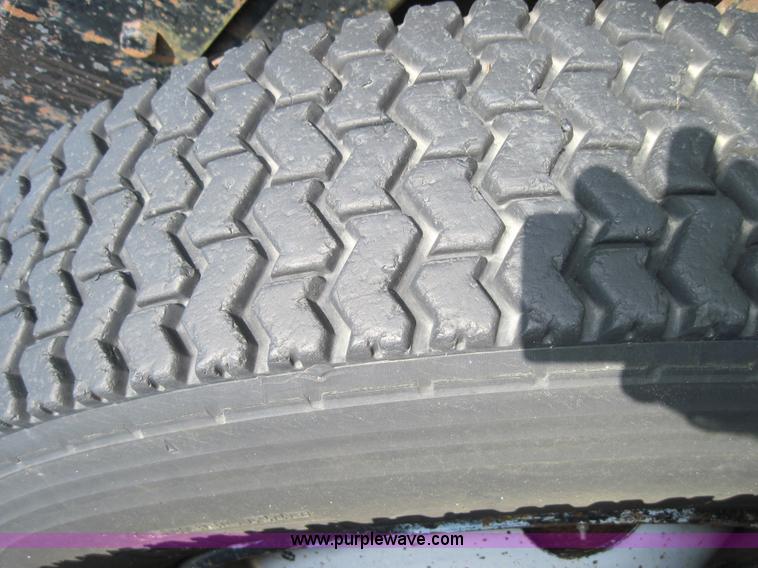 image for item 3166 1978 Mack semi truck