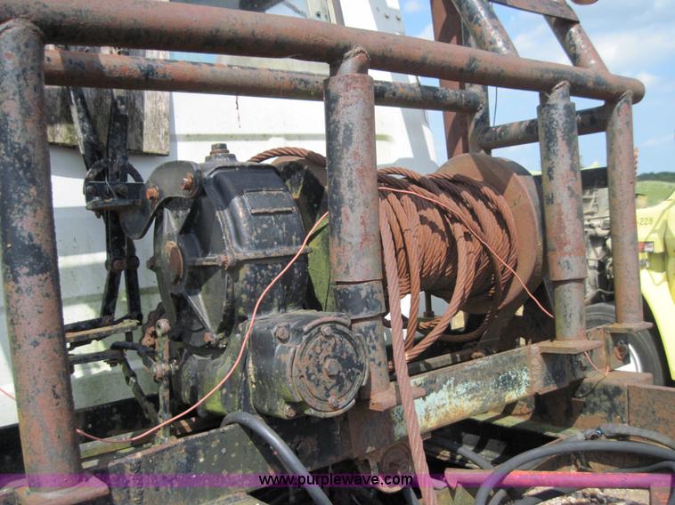 image for item 3166 1978 Mack semi truck