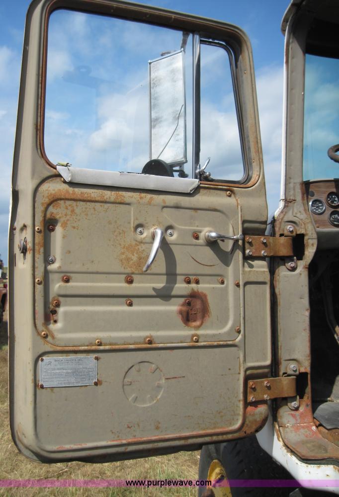 image for item 3166 1978 Mack semi truck