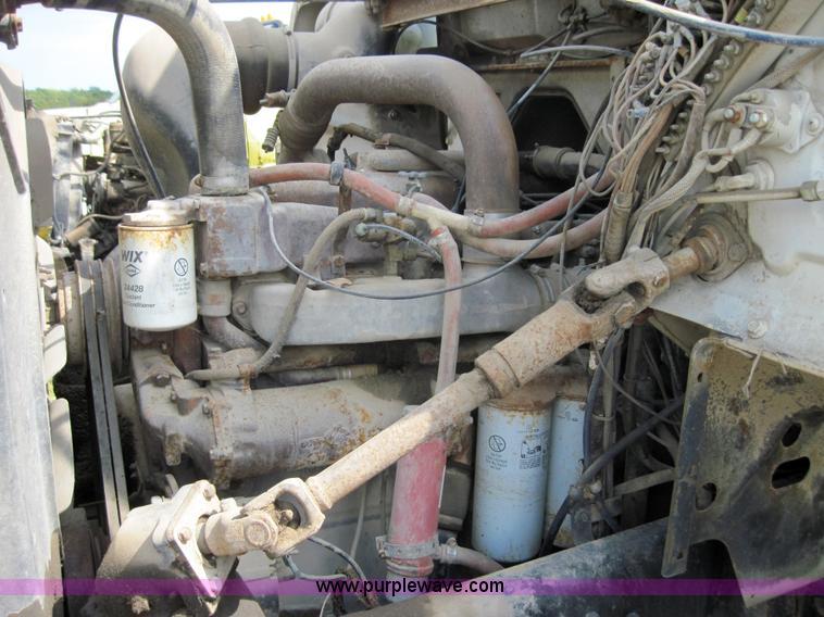 image for item 3166 1978 Mack semi truck