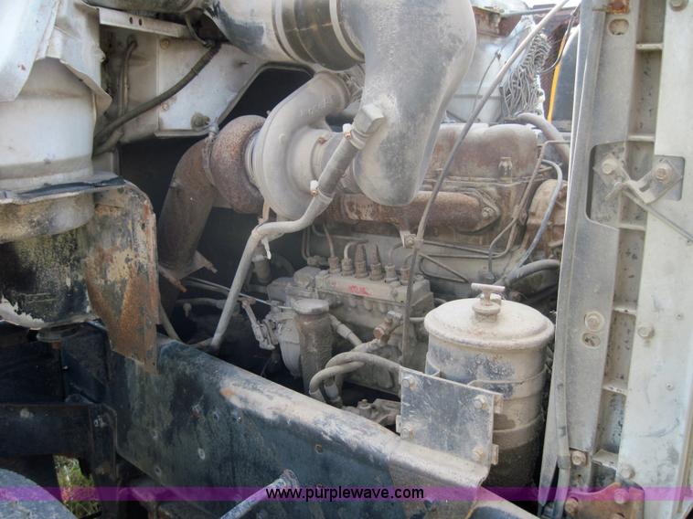 image for item 3166 1978 Mack semi truck