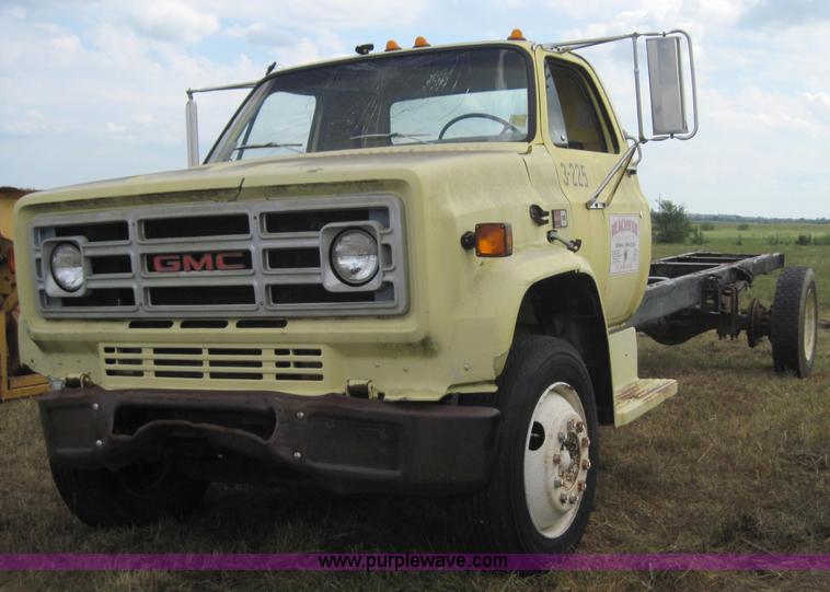 image for item 3168 1987 GMC 7000 truck