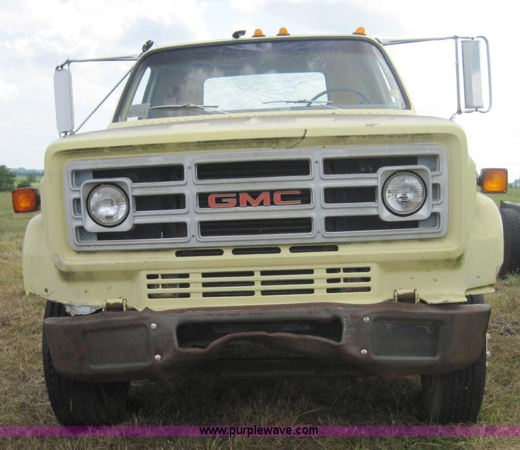 image for item 3168 1987 GMC 7000 truck