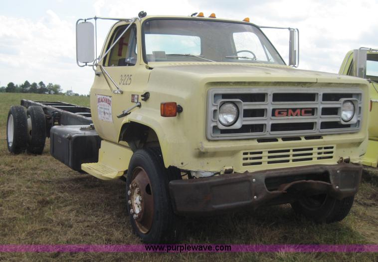 image for item 3168 1987 GMC 7000 truck