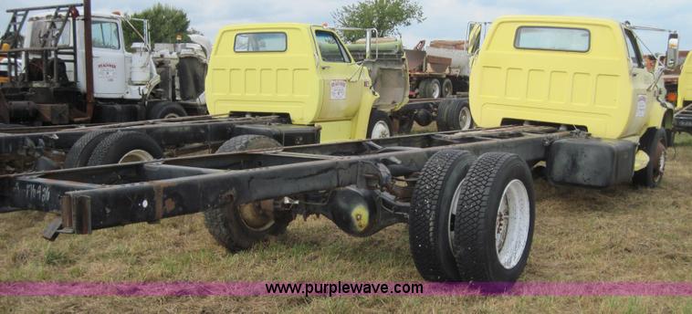 image for item 3168 1987 GMC 7000 truck