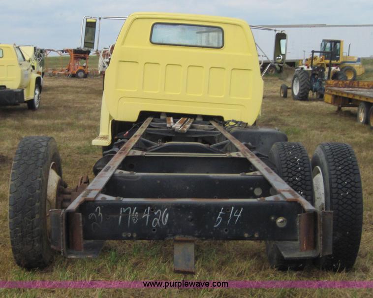 image for item 3168 1987 GMC 7000 truck