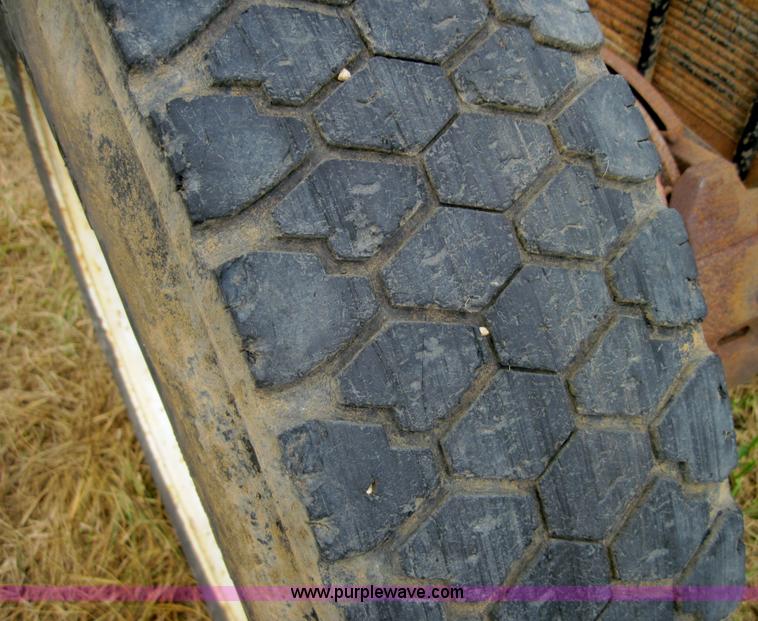 image for item 3168 1987 GMC 7000 truck