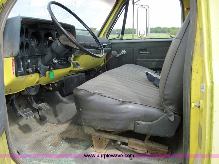 image for item 3168 1987 GMC 7000 truck