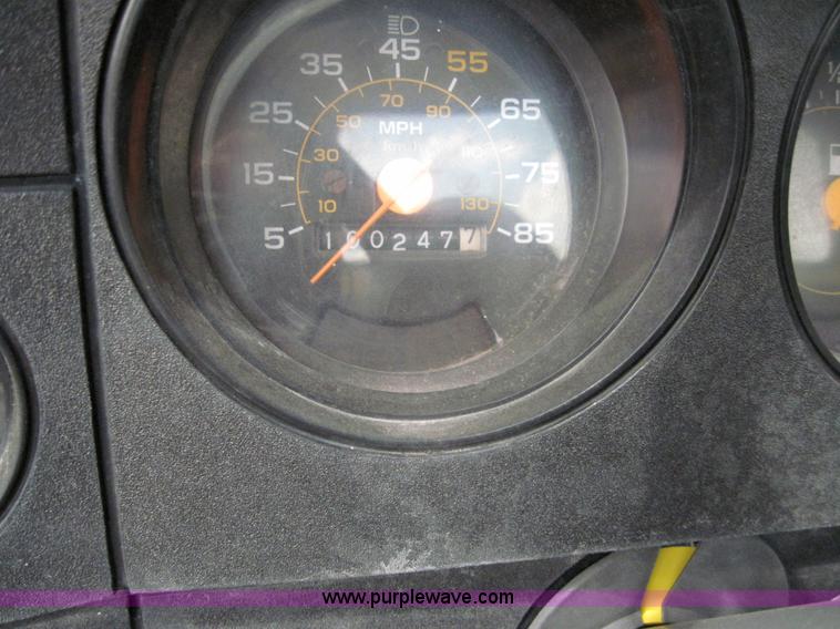 image for item 3168 1987 GMC 7000 truck