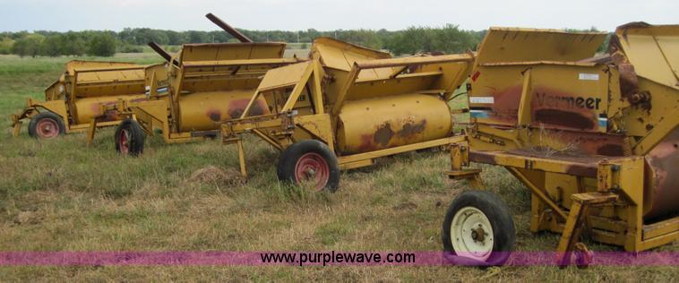 image for item 3169 Big bale hay processors