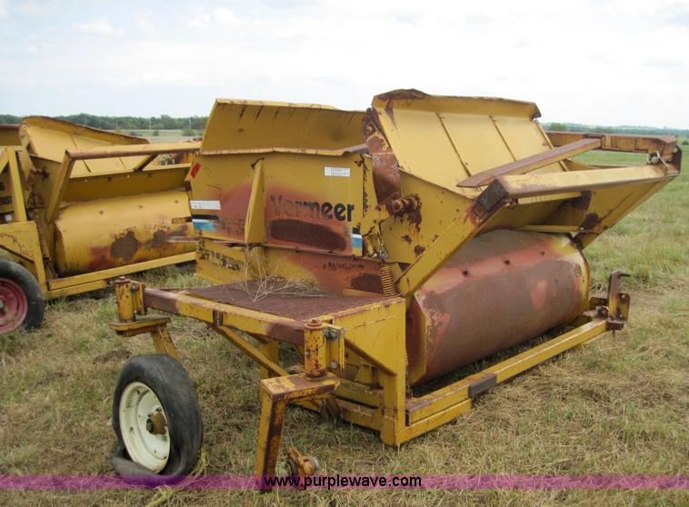 image for item 3169 Big bale hay processors