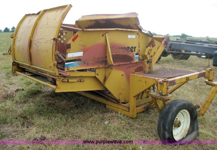 image for item 3169 Big bale hay processors