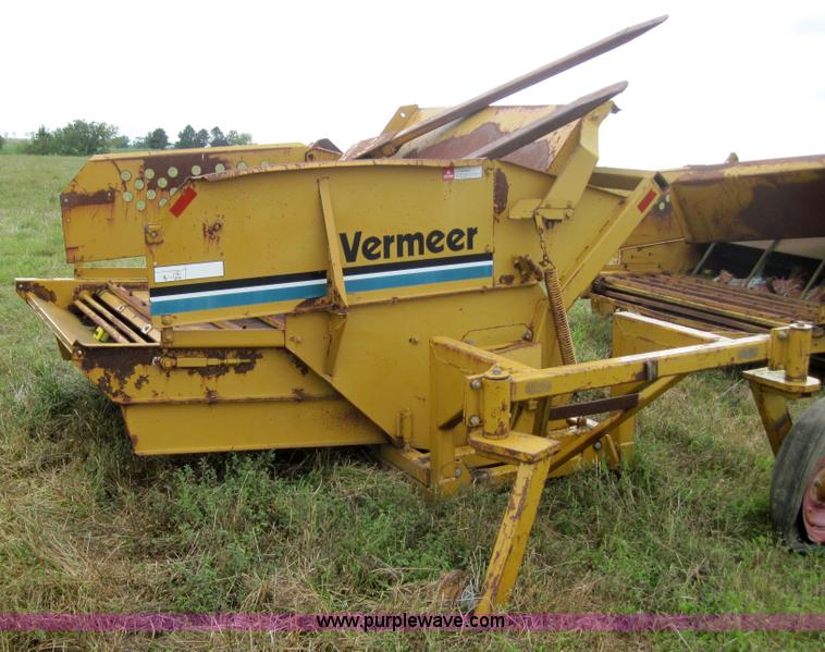 image for item 3169 Big bale hay processors