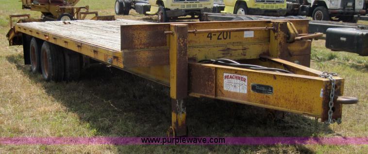 image for item 3177 1981 20' flatbed trailer