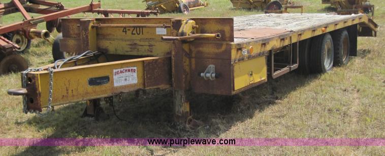 image for item 3177 1981 20' flatbed trailer