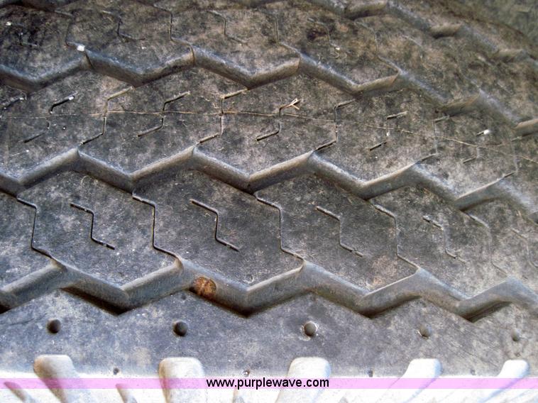 image for item 3177 1981 20' flatbed trailer