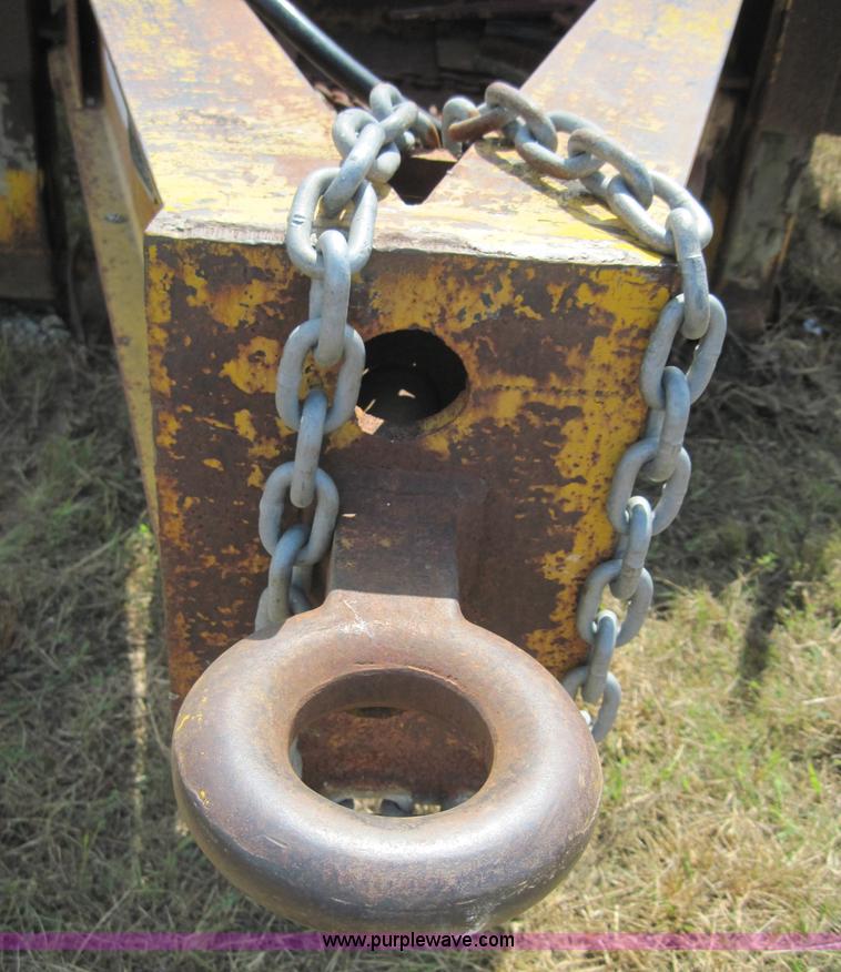 image for item 3177 1981 20' flatbed trailer