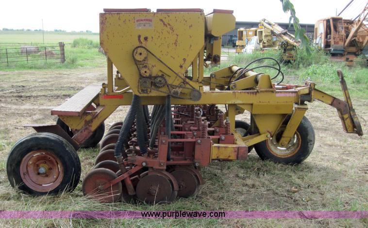 image for item 3178 Bermeer Haybuster 9' drill