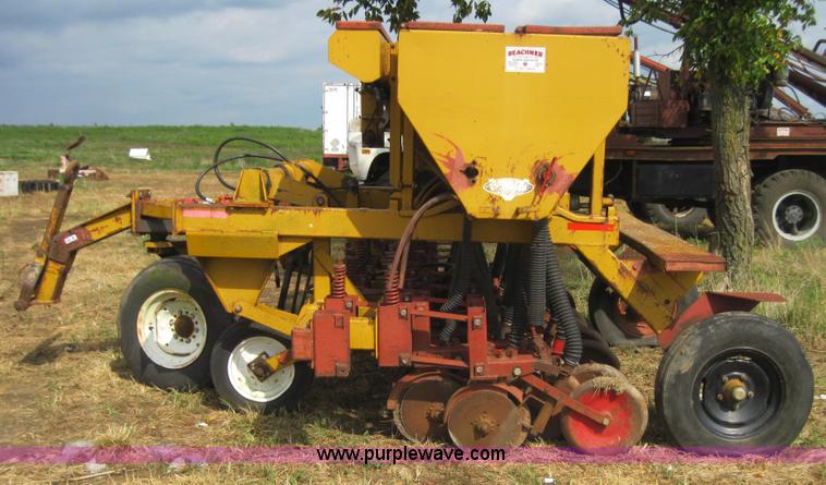 image for item 3178 Bermeer Haybuster 9' drill