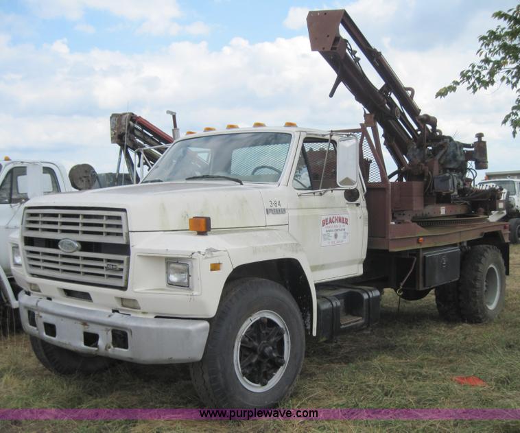 image for item 3179 1988 Ford F800 flatbed truck with hydraulic post driver