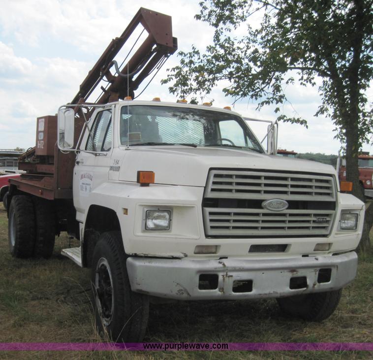 image for item 3179 1988 Ford F800 flatbed truck with hydraulic post driver