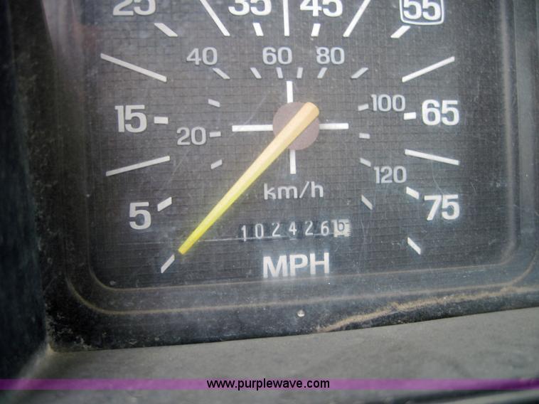 image for item 3179 1988 Ford F800 flatbed truck with hydraulic post driver