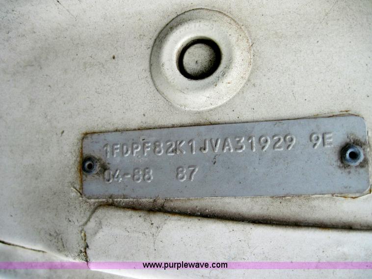 image for item 3179 1988 Ford F800 flatbed truck with hydraulic post driver