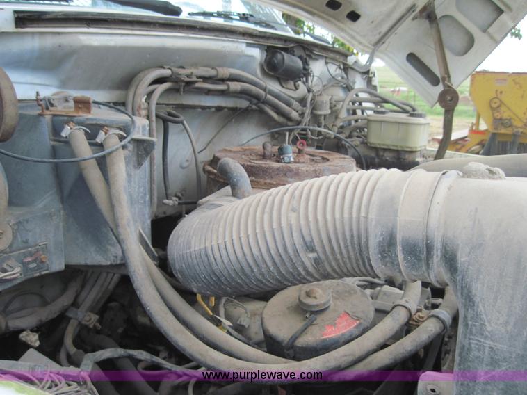 image for item 3179 1988 Ford F800 flatbed truck with hydraulic post driver