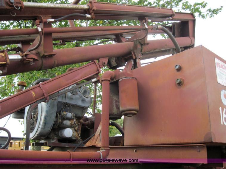 image for item 3179 1988 Ford F800 flatbed truck with hydraulic post driver