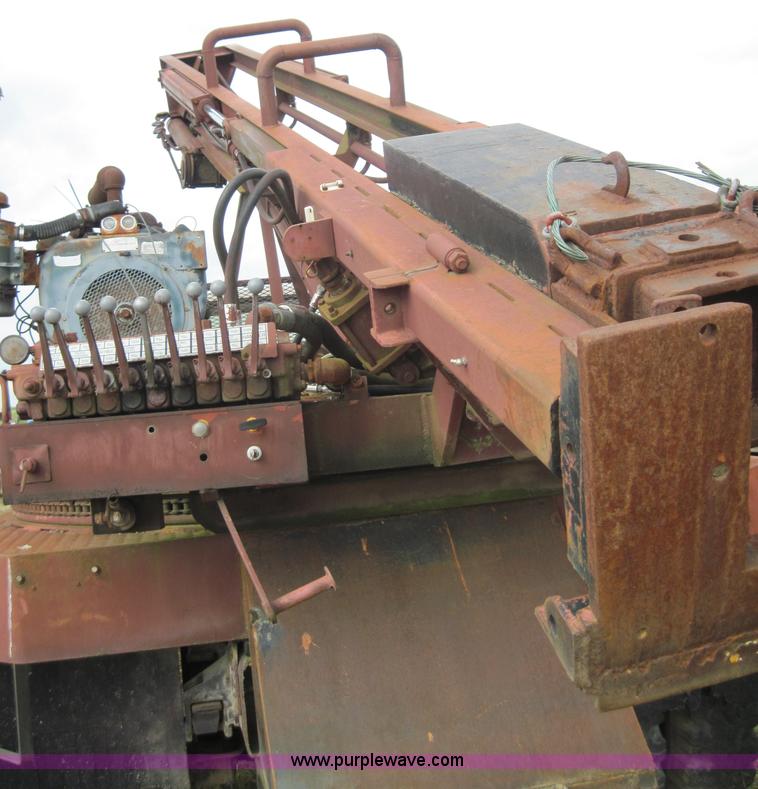 image for item 3179 1988 Ford F800 flatbed truck with hydraulic post driver