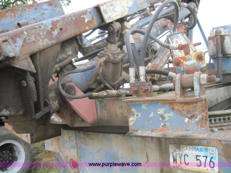 image for item 3180 1989 GMC C7000 flatbed truck with hydraulic post driver