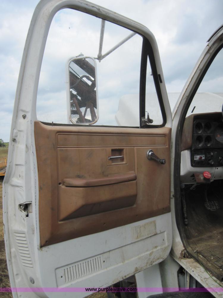 image for item 3180 1989 GMC C7000 flatbed truck with hydraulic post driver