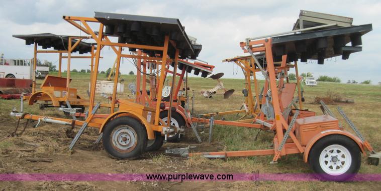 image for item 3183 (9) arrow board directional signs