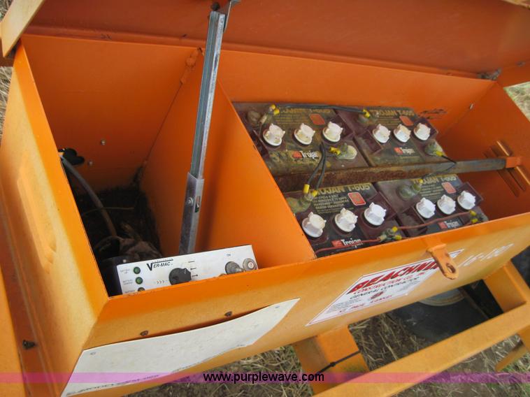 image for item 3183 (9) arrow board directional signs