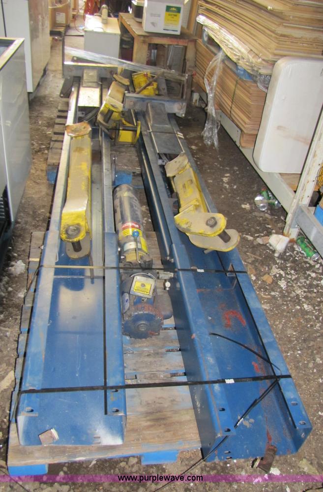 image for item 3200 Rotary two post car lift