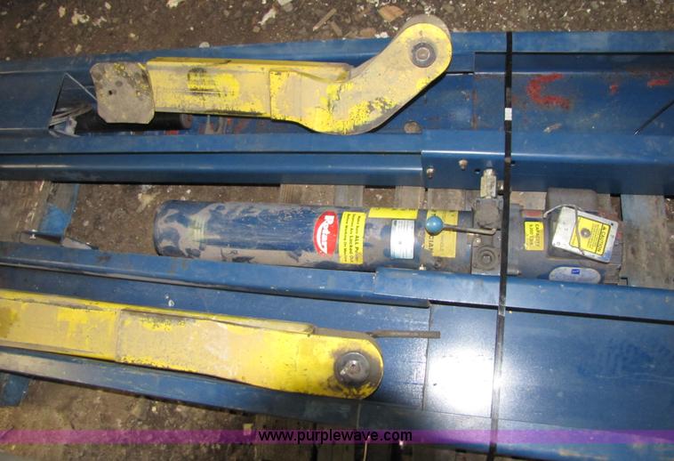 image for item 3200 Rotary two post car lift