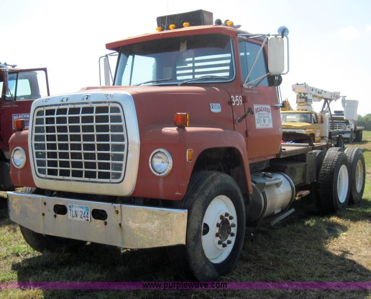 image for item 4015 1977 Ford 9000 semi truck