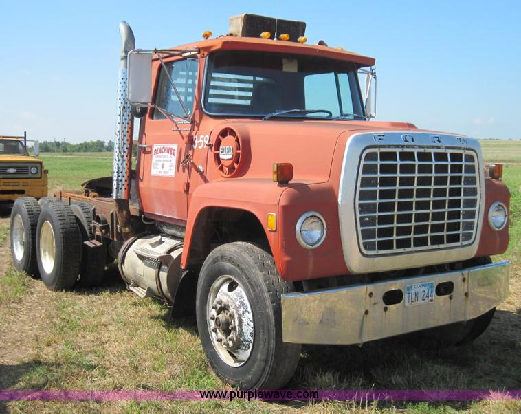image for item 4015 1977 Ford 9000 semi truck