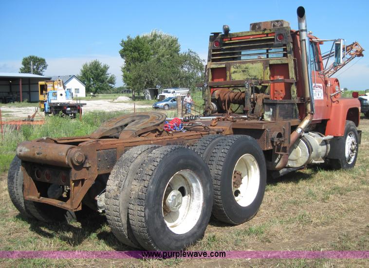 image for item 4015 1977 Ford 9000 semi truck