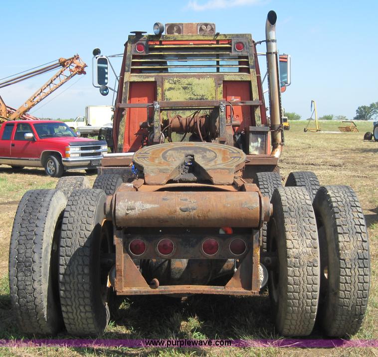 image for item 4015 1977 Ford 9000 semi truck