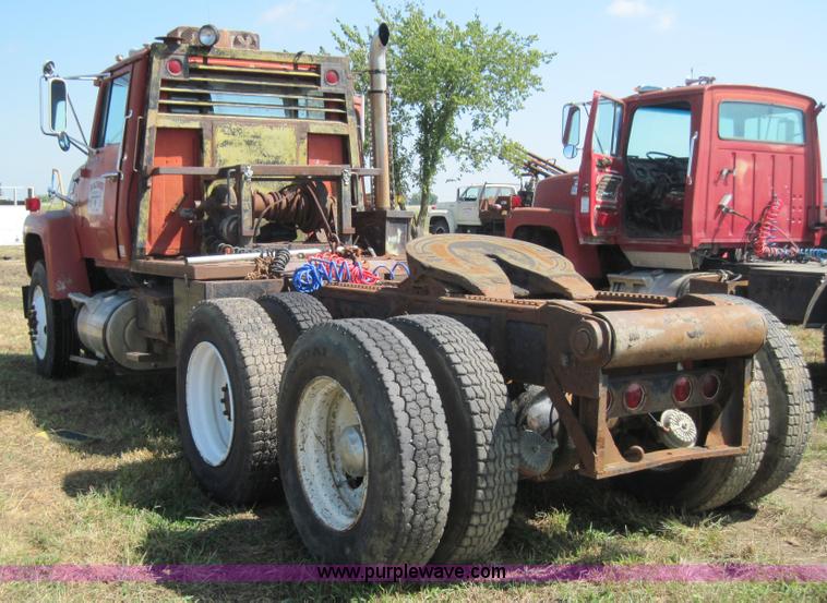 image for item 4015 1977 Ford 9000 semi truck