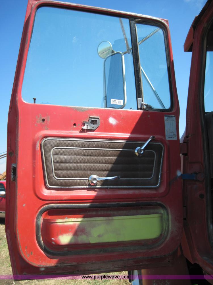 image for item 4015 1977 Ford 9000 semi truck