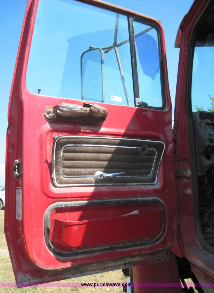 image for item 4016 1980 Ford 9000 semi truck