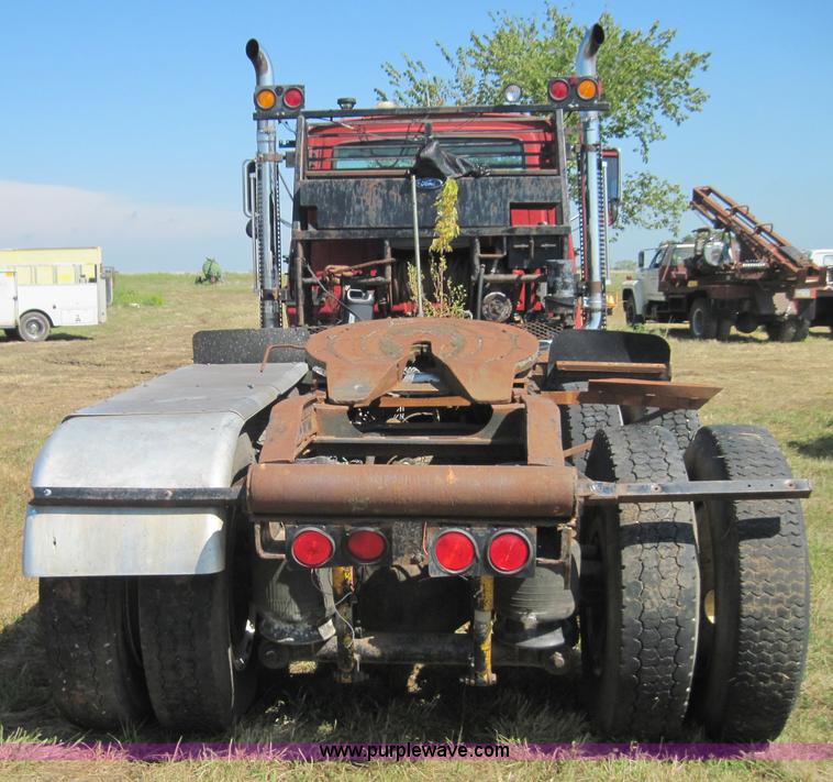 image for item 4017 1987 Ford LTL9000 semi truck