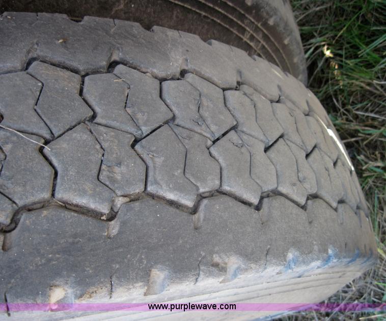 image for item 4017 1987 Ford LTL9000 semi truck