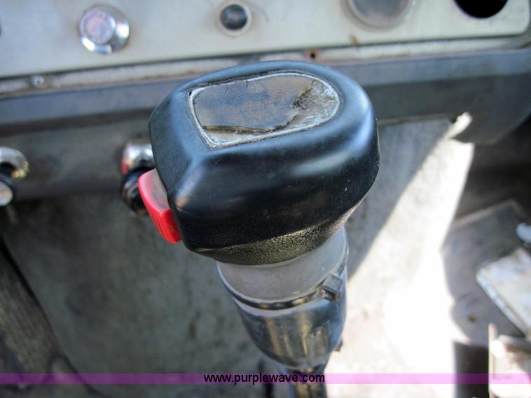 image for item 4017 1987 Ford LTL9000 semi truck