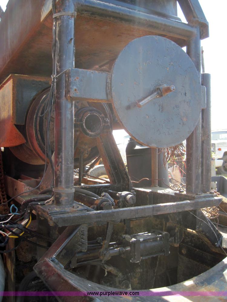 image for item 4017 1987 Ford LTL9000 semi truck